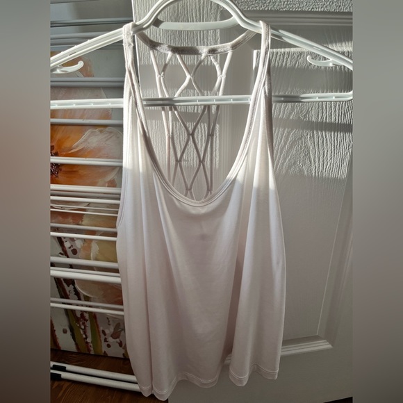 Lululemon tank - Picture 1 of 3